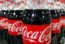 Coca-Cola retira su publicidad de supermercados