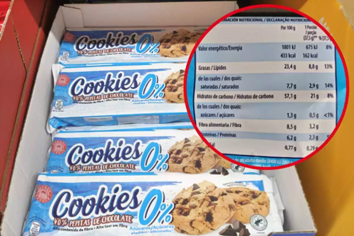 Montaje con varios packs de galletas cookies 0% de Aldi y un círculo con la tabla nutricional del mismo producto